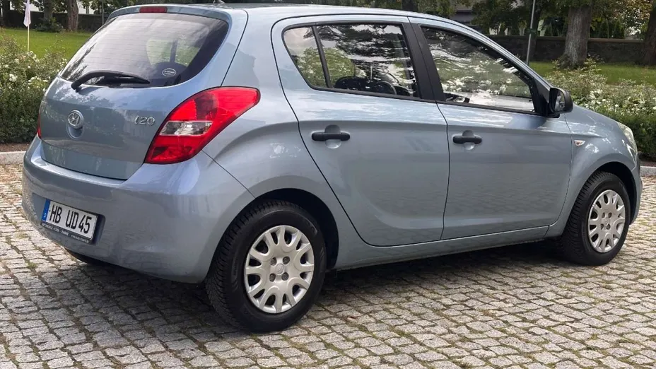 HYUNDAI i20 -