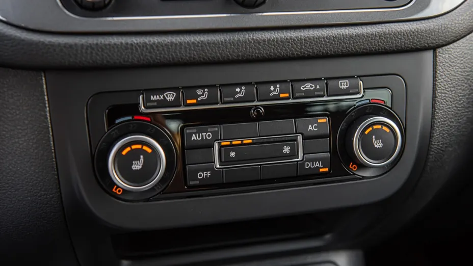 VOLKSWAGEN Tiguan -