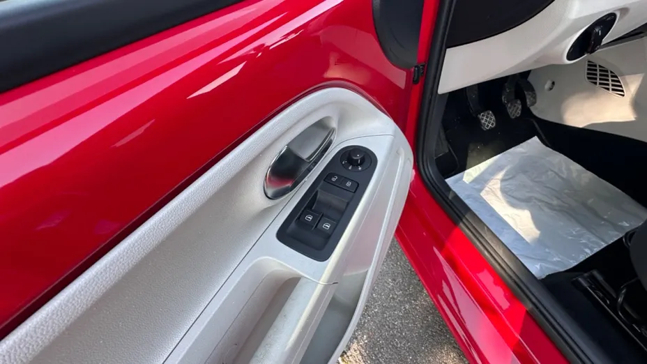 VOLKSWAGEN up! -