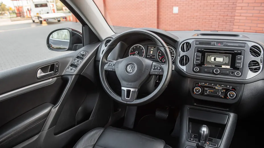 VOLKSWAGEN Tiguan -