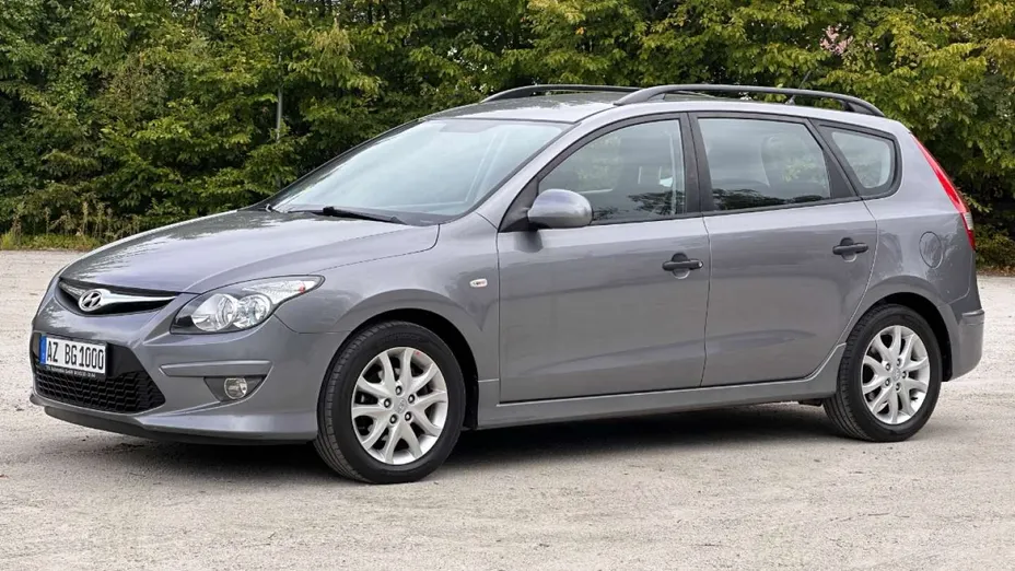 HYUNDAI i30 -