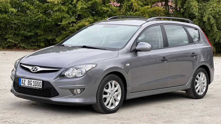 HYUNDAI i30 -