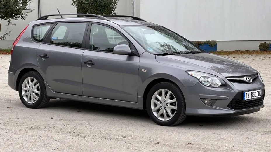 HYUNDAI i30 -