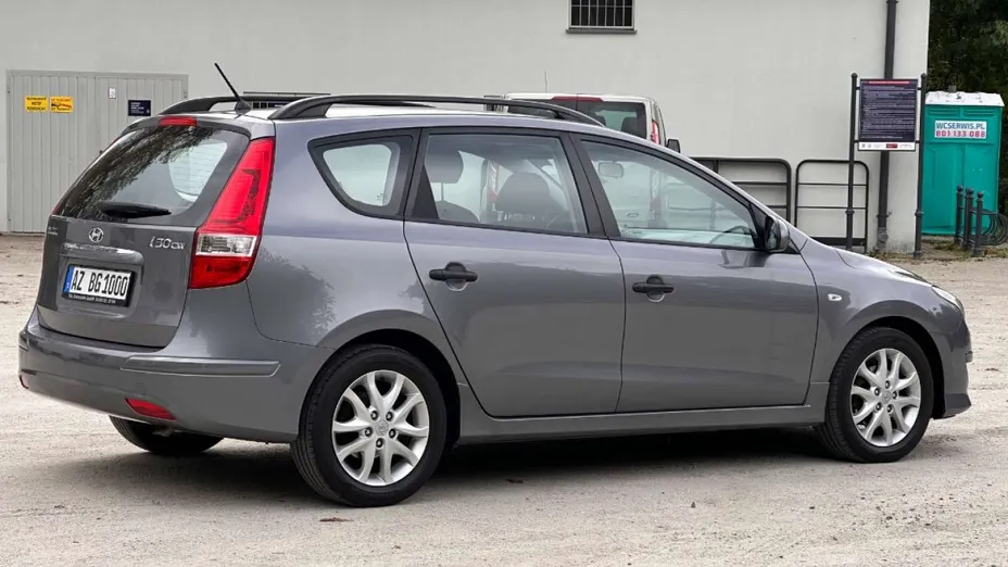 HYUNDAI i30 -