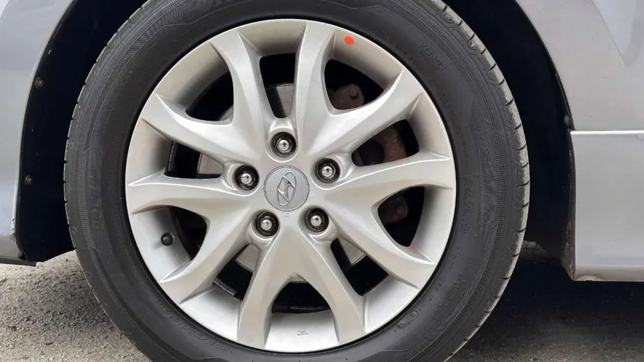 HYUNDAI i30 -