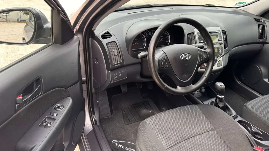 HYUNDAI i30 -