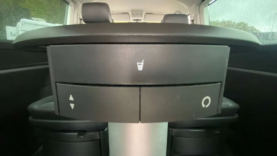 VOLKSWAGEN Multivan -