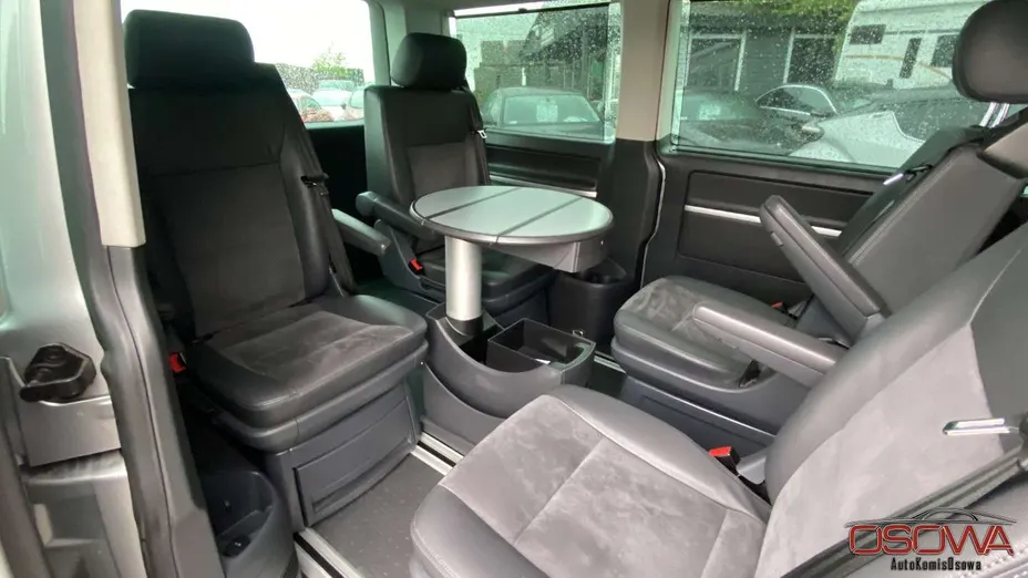 VOLKSWAGEN Multivan -