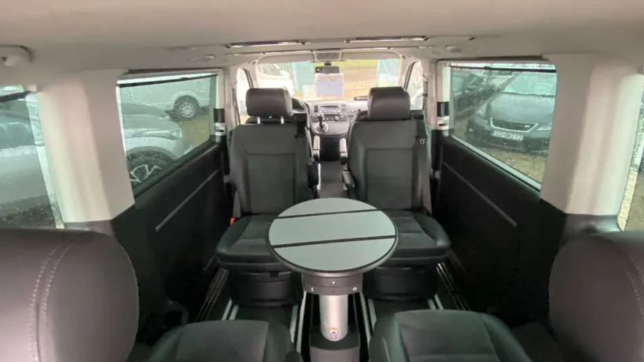 VOLKSWAGEN Multivan -