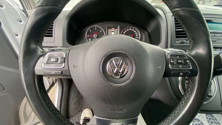VOLKSWAGEN Multivan -