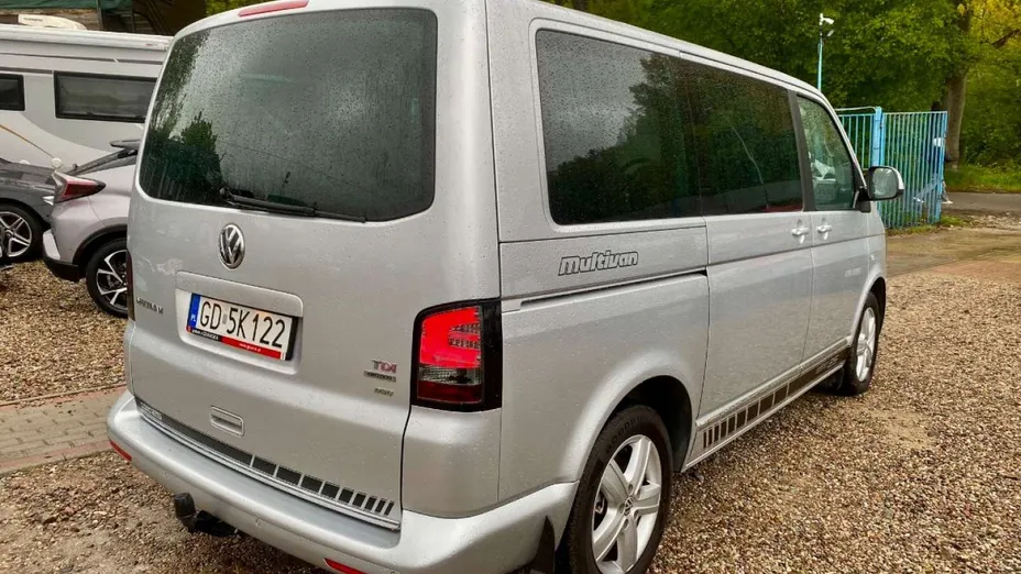 VOLKSWAGEN Multivan -