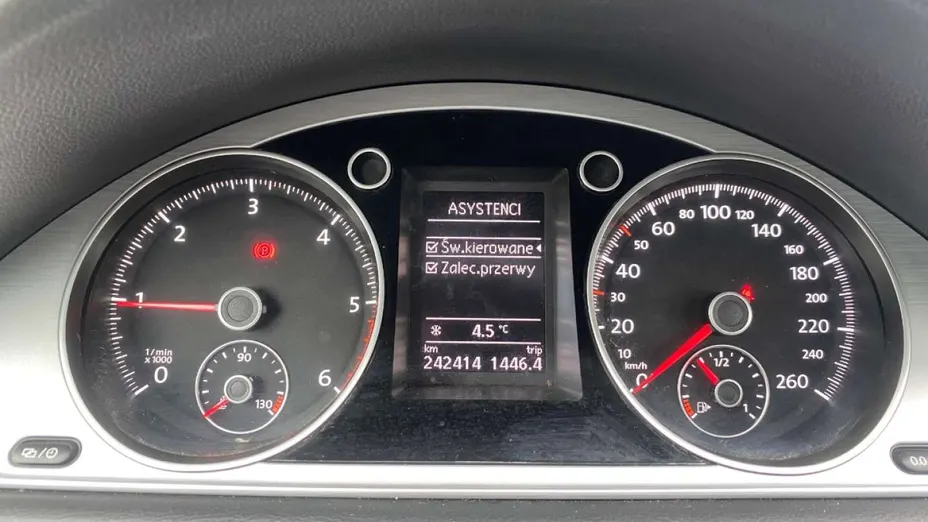 VOLKSWAGEN Passat -