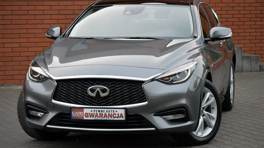 INFINITI Q30 -