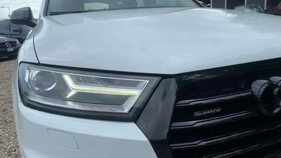 AUDI Q7 -