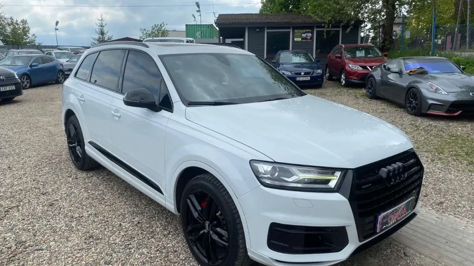 AUDI Q7 -