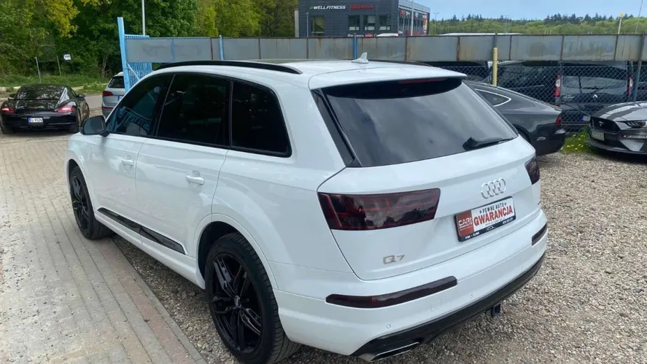AUDI Q7 -
