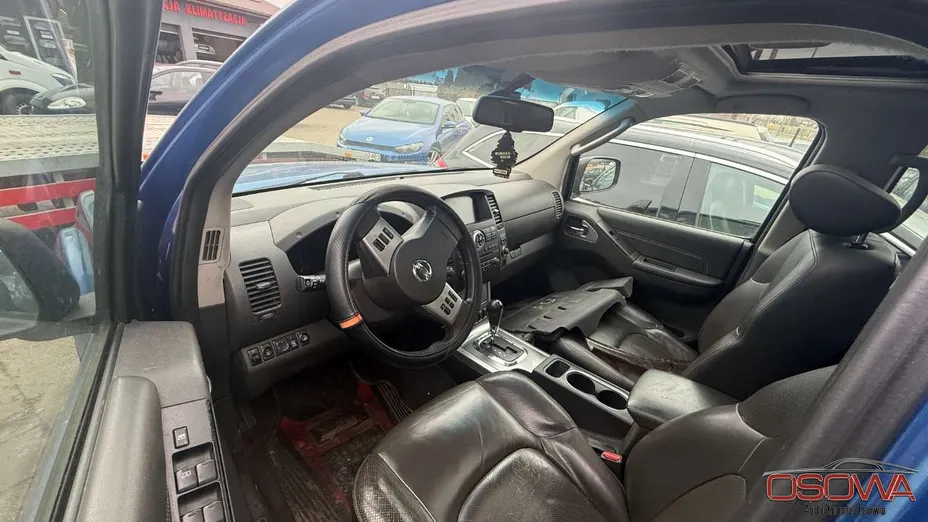 NISSAN Navara -