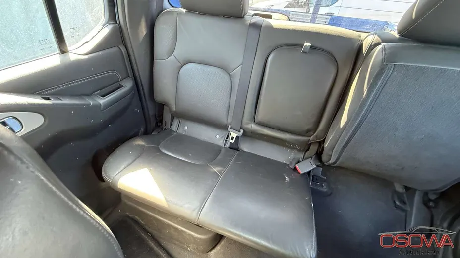 NISSAN Navara -