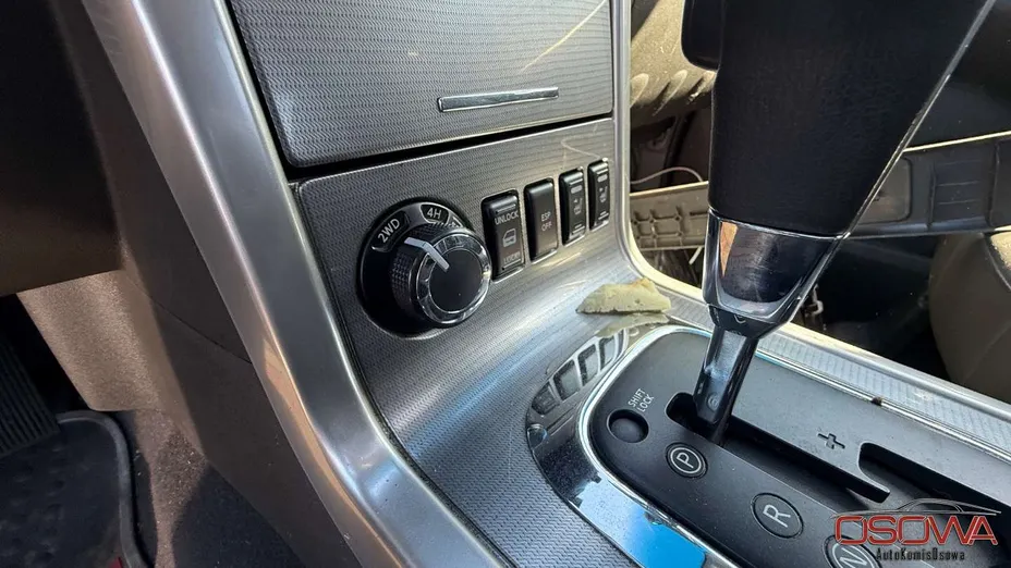 NISSAN Navara -