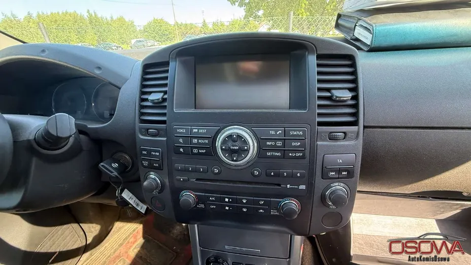 NISSAN Navara -