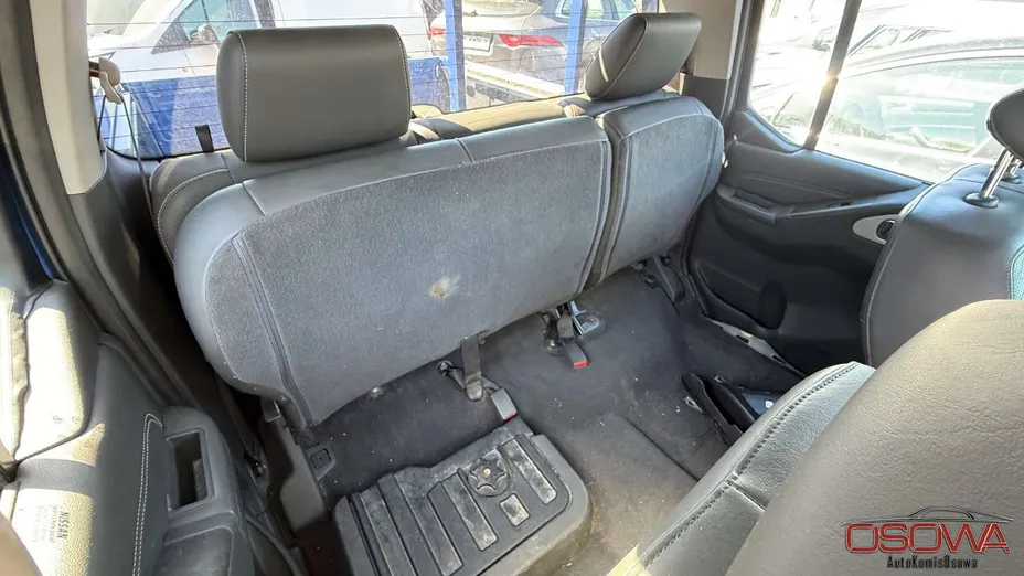 NISSAN Navara -