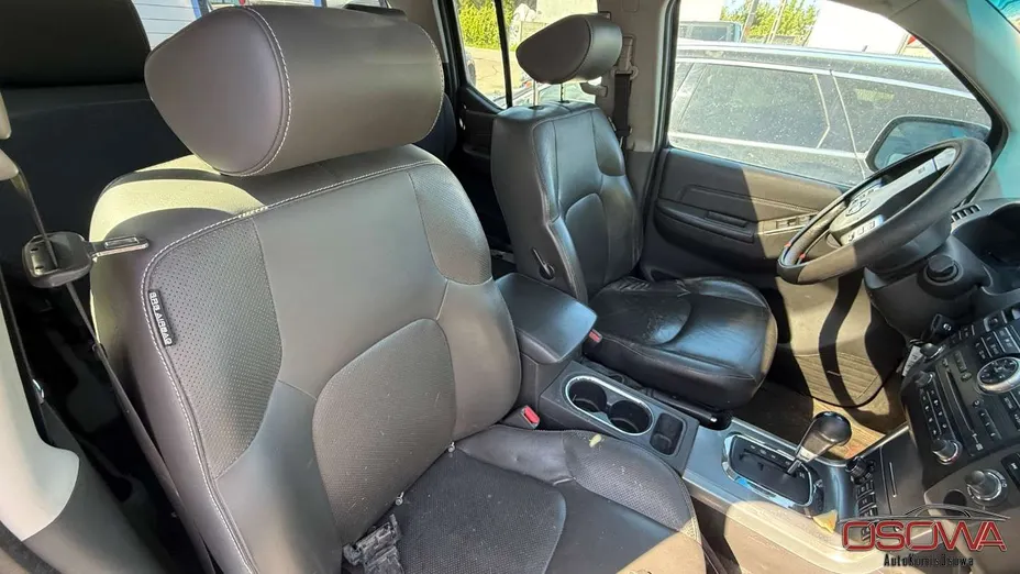 NISSAN Navara -