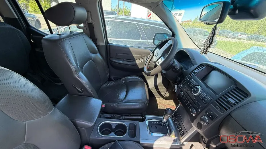 NISSAN Navara -