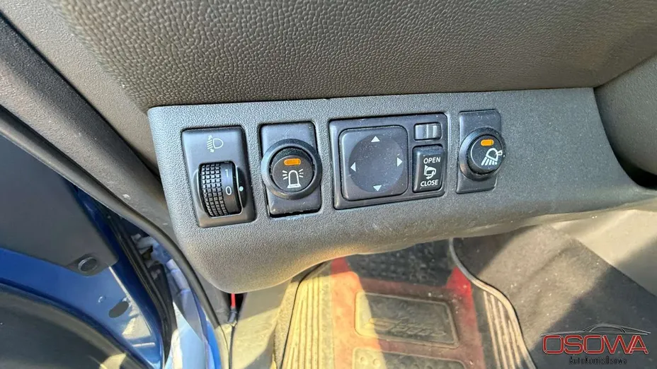 NISSAN Navara -