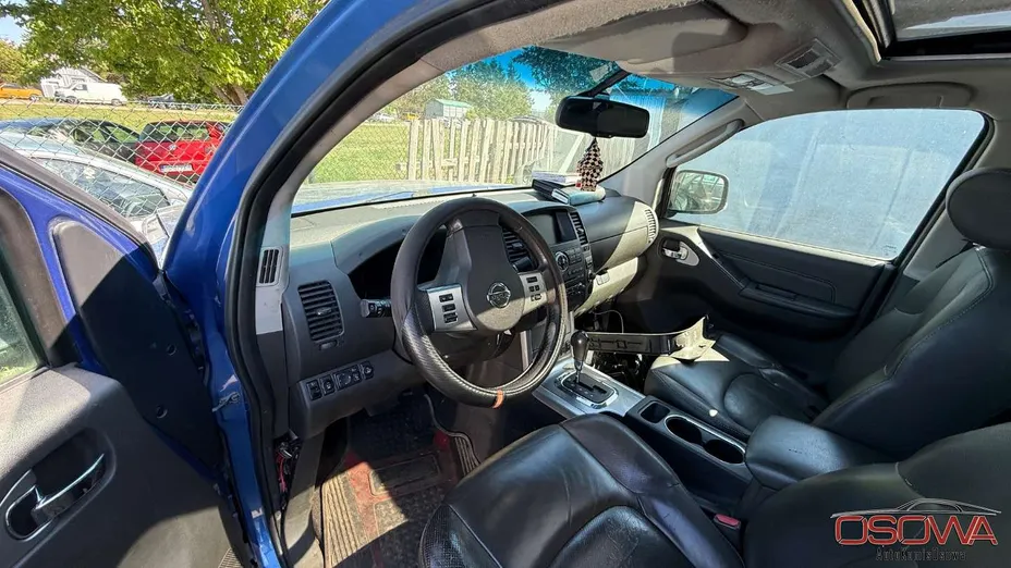 NISSAN Navara -