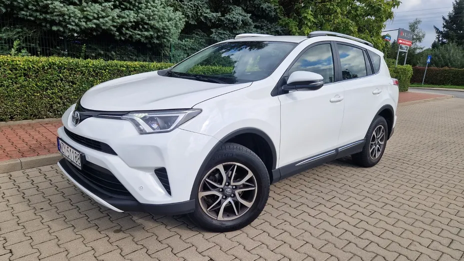 TOYOTA RAV4 -