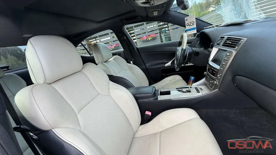 LEXUS IS -