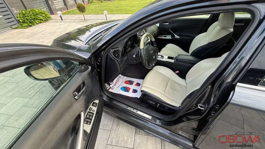 LEXUS IS -