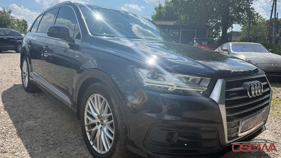 AUDI Q7 -
