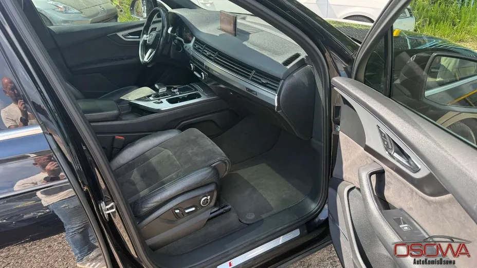 AUDI Q7 -