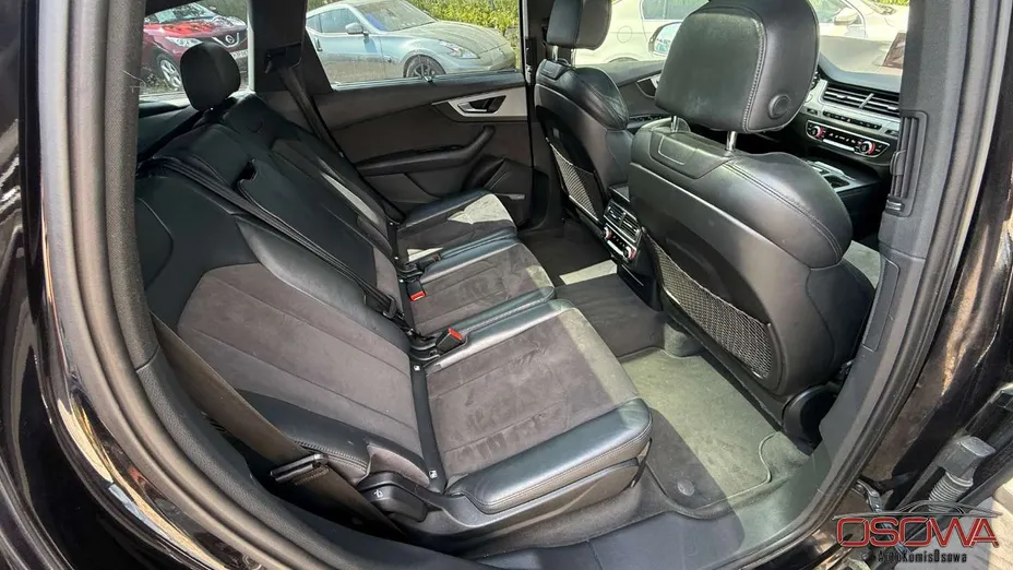 AUDI Q7 -