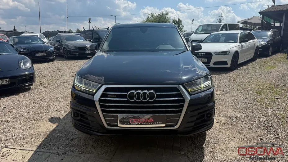 AUDI Q7 -