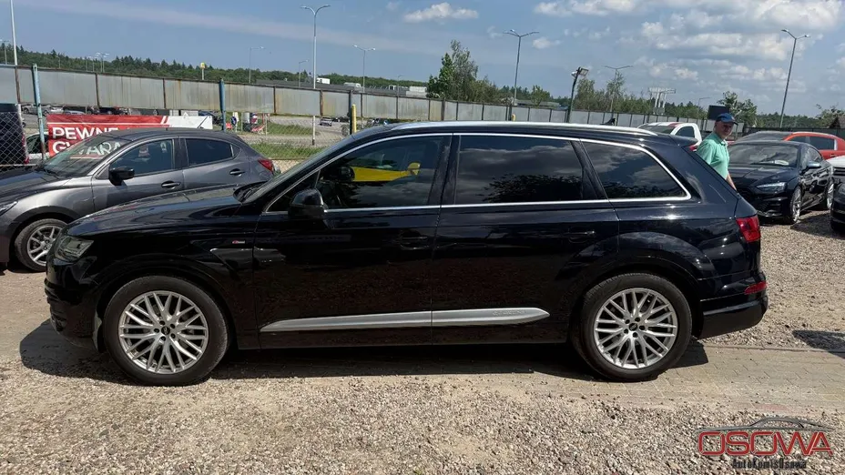 AUDI Q7 -