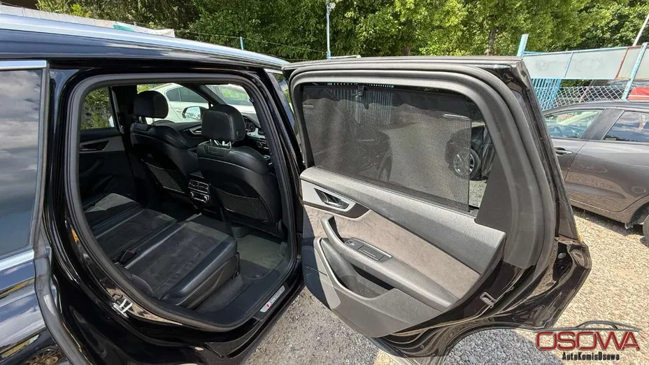 AUDI Q7 -