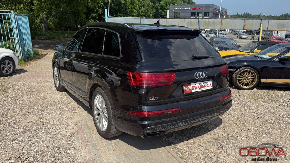 AUDI Q7 -