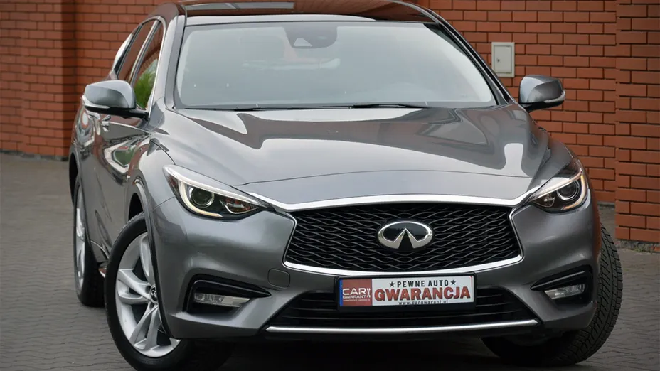INFINITI Q30 -