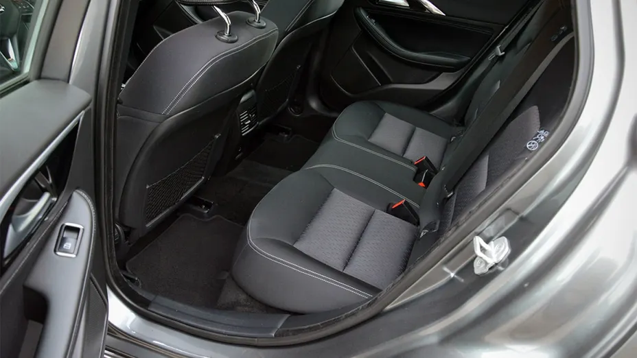 INFINITI Q30 -