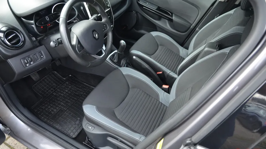 RENAULT Clio -