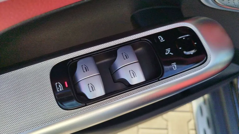MERCEDES-BENZ GLC -