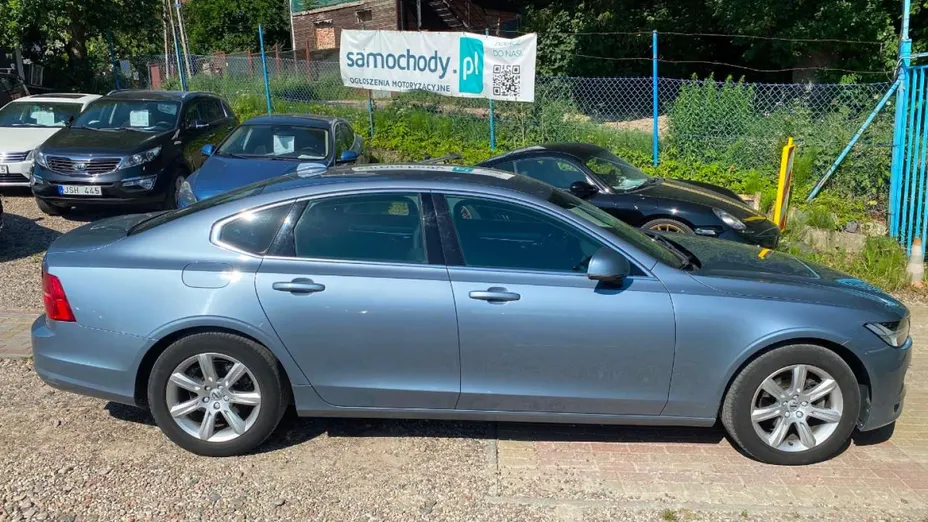 VOLVO S90 -