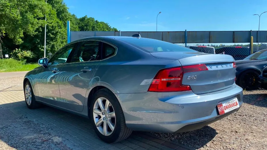 VOLVO S90 -