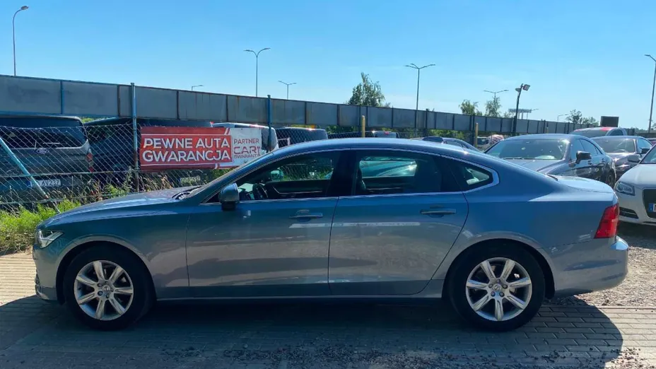 VOLVO S90 -