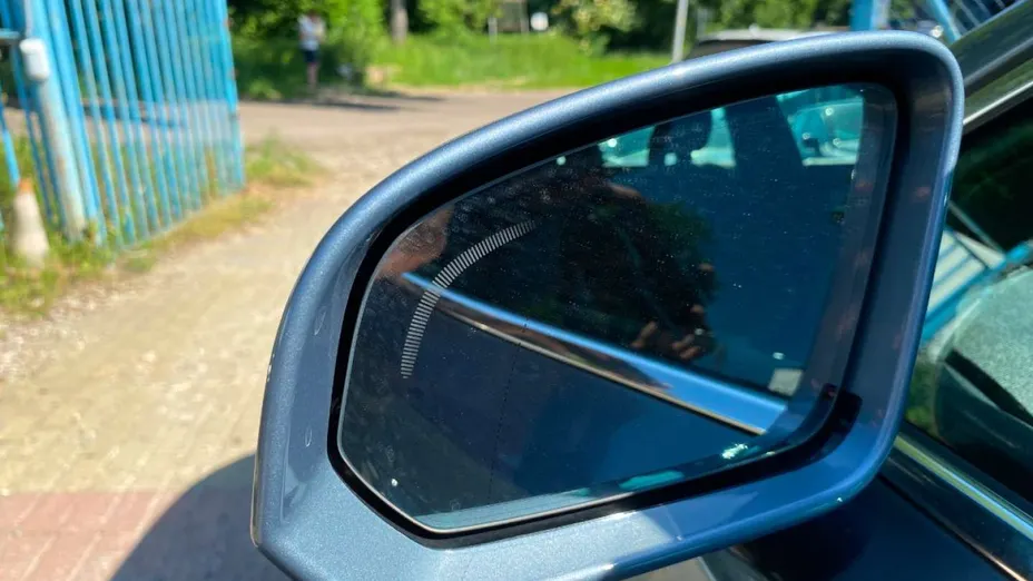 VOLVO S90 -