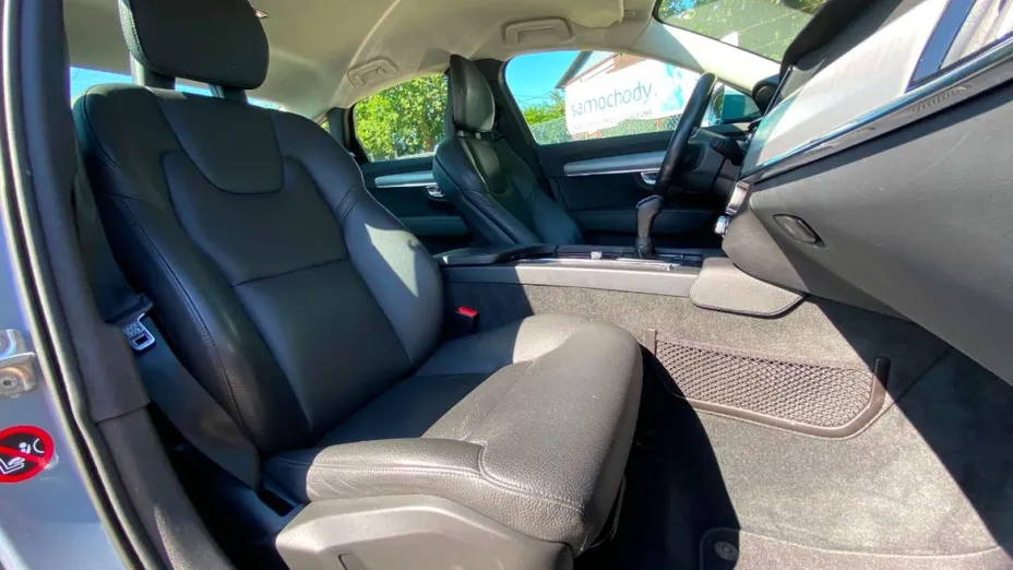 VOLVO S90 -