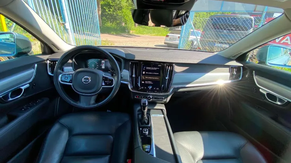 VOLVO S90 -