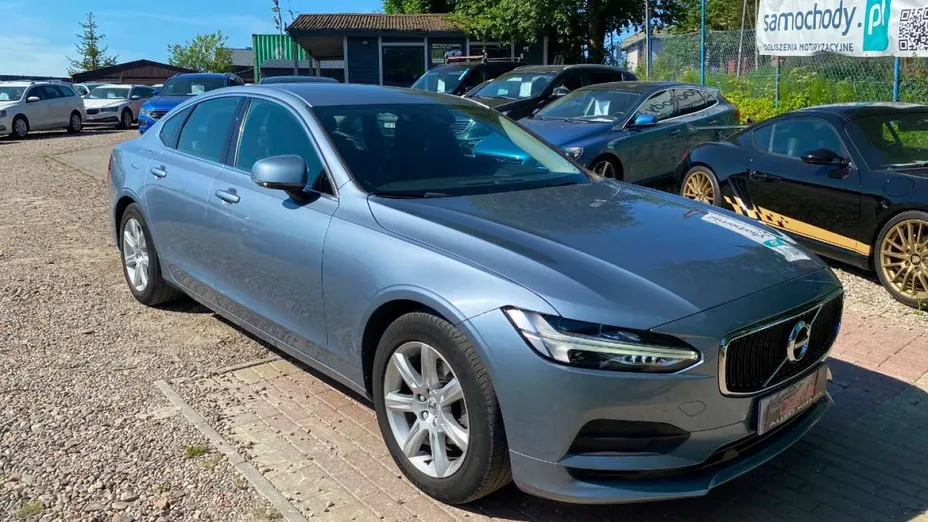 VOLVO S90 -